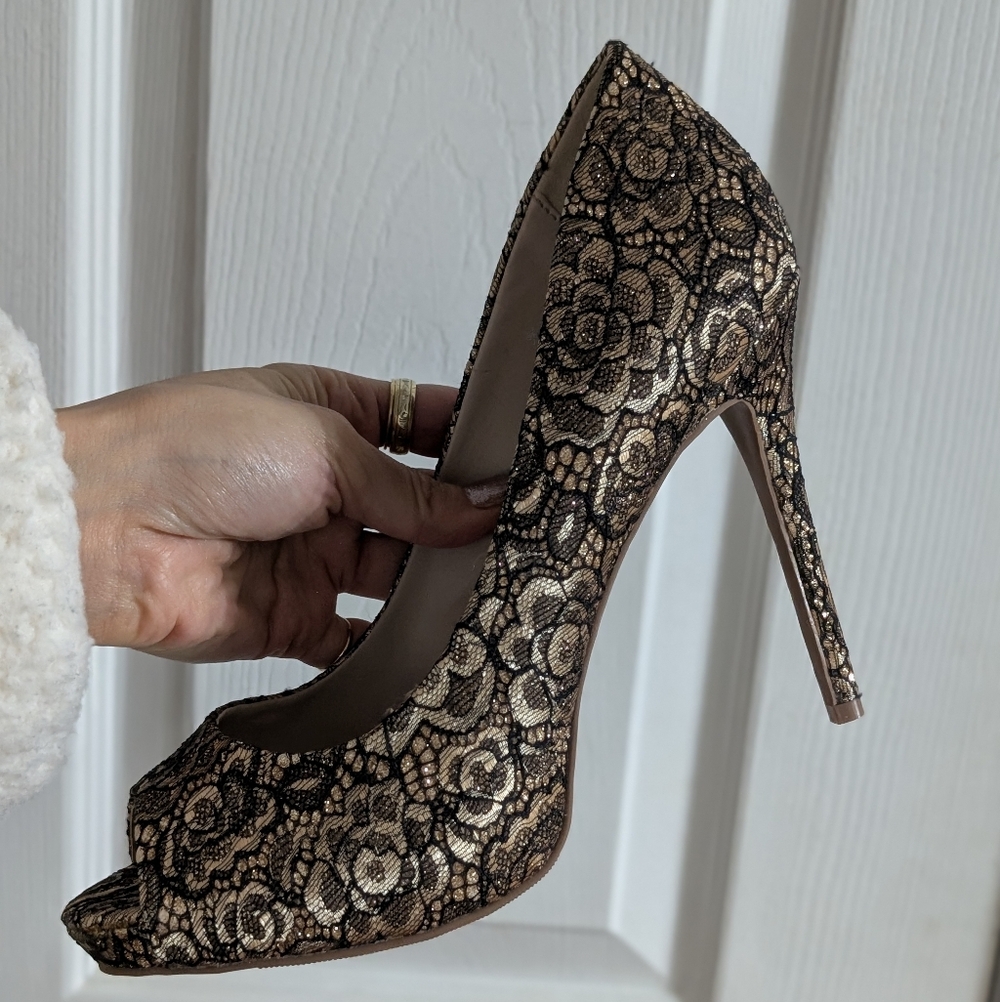 NEW Lace Peep-Toe Heels Le Chateau 38